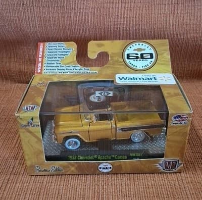 M2 Machines Premium Edition Chevrolet Apache Cameo 1958 Gold Diecast Truck 1:64