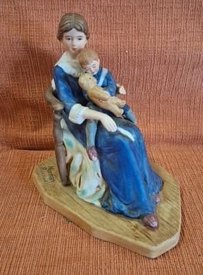 Norman Rockwell "Bedtime" Artnart Imports Figurine '1981 Mom holding Child