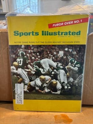 Sports Illustrated - November 28, 1966 Notre Dame Runs Out The Clock Against MS