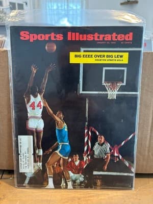 M2 1968 BIG EEEE OVER BIG LEW ALCINDOR UCLA Sports Illustrated Jan 29