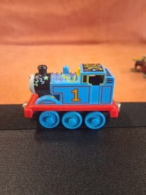 Happy Birthday Thomas~Thomas & Friends Limited Edition DieCast Train Engine ‘02