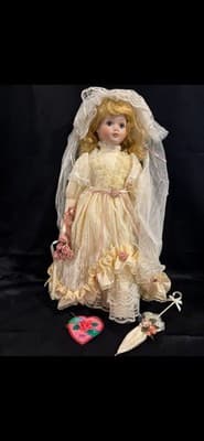 Hello Dolly porcelain doll Alanna 1989 Stand Vintage
