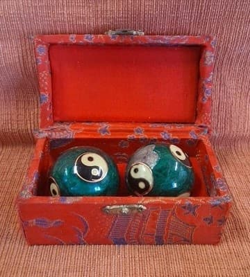 Small Chinese Baoding Balls Yin Yang Blue Green Red Box