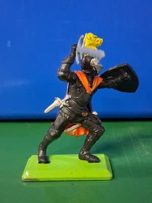 Vintage Britains Deetail Turkish Storm Knight w/ Mace & Shield Medieval 1971