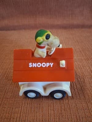 Snoopy 1975 Vintage Aviva Toy Co. Peanuts. Snoopy on Dog House, Friction Toy