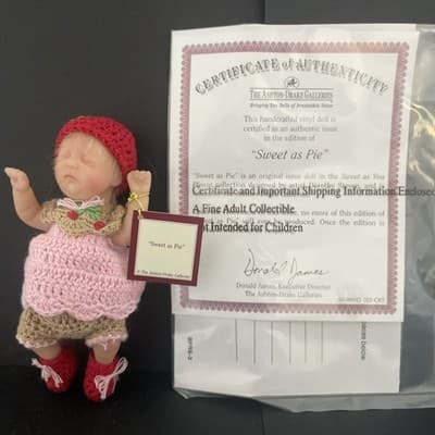 New THE ASHTON-DRAKE GALLERIES sweet as pie 5" BABY DOLL COA real reborn