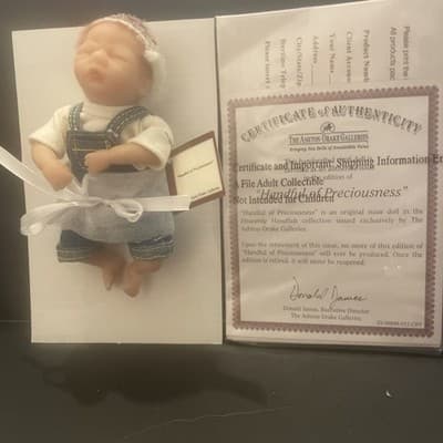 ASHTON DRAKE tiny baby Doll. Nib, COA, "Handful Of Preciousness “