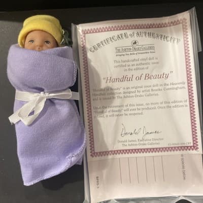 New THE ASHTON-DRAKE GALLERIES handful of beauty 5" BABY DOLL COA real reborn