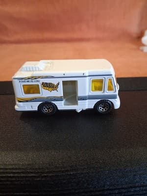 Matchbox 1998 RV Truck Camper W/ Opening Side Door 1:70 Loose