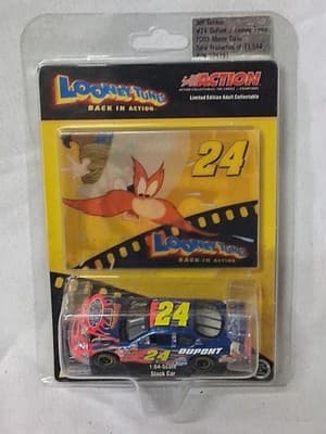 Jeff Gordon Dupont / Looney Tunes 2003 Monte Carlo 1:64 car ARC HO Hood Open