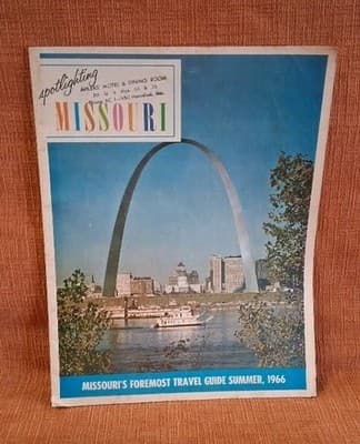 1966 Spotlighting Missouri Travel Guide – Gateway Arch Cover – Vtg Ephemera
