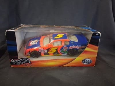 Nascar Hot Wheels Racing - 1:24 Scale Model Stock Car - #5 Kellogg's - 2001