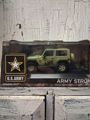 GREENLIGHT 86043 2012 JEEP WRANGLER U.S. ARMY 1:43 with DISPLAY CASE LIGHT GREEN