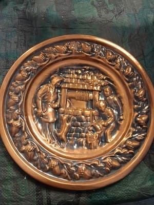 Vintage Coppercraft Guild wall plate, Taunton, Mass., 12.5" Family at well/acorn
