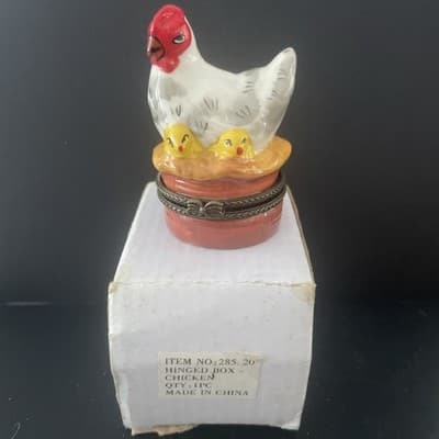 White Hen With Yellow Chicks Trinket Box. Empty. Porcelain.
