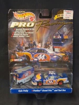 1998 Hot Wheels Pro Racing NASCAR #44 Kyle Petty Pit Crew 1:64 Set