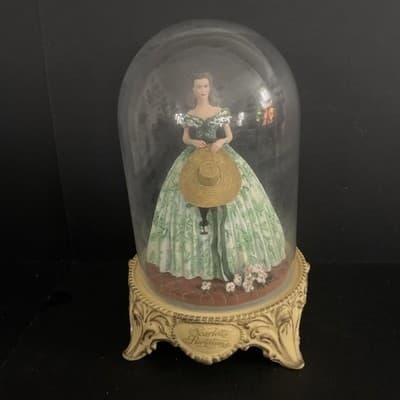 Vtg Franklin Mint Gone w/ the Wind Scarlett's Flirtations Glass Dome Figurine