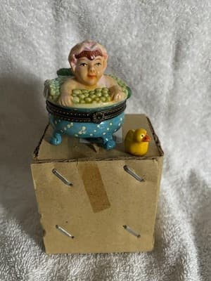 Lady in Bubble Bath Porcelain Hinged Trinket box w/trinket