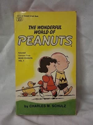 PAPERBACK CHARLIE BROWN SNOOPY CHARLES M SCHULZ THE WONDERUL WORLD OF PEANUTS