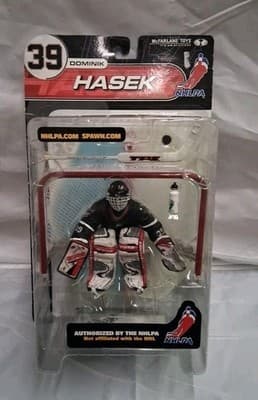 McFarlane 2000 Dominik Hasek NHLPA Series 1 Action Figure Sports