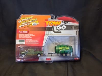Johnny Lightning Tow & Go 2003 Ford F-250 Super Cab w/ Barrel Keg Trailer