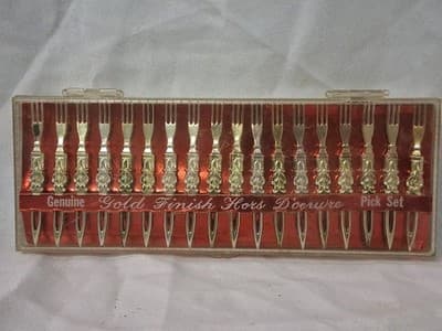 Vintage Tiki-Style Gold Finish Hors D'oeuvre Pick Fork Set