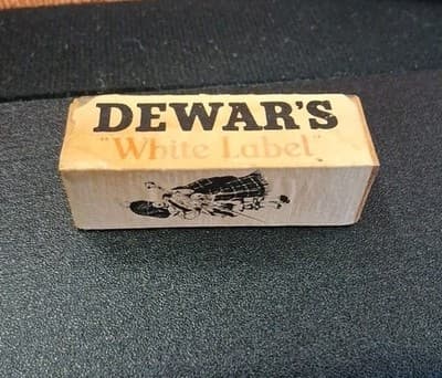 1970'S DEWARS WHITE LABEL SCOTCH BOX OF WOODEN 2 INCH LONG STICK MATCHES