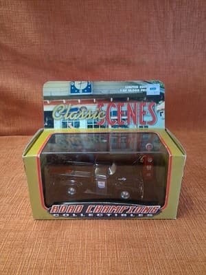 Road Champs Classic Scenes 1956 Ford F100 Truck Mobil Gas Gas Pump 1/43 Sc
