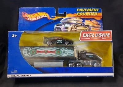 2000 Hotwheels Pavement Pounder HW Survelliance Semi Truck & Exclusive Car