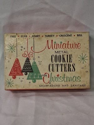 Vintage Six Miniature Metal Christmas Cookie Cutters In Original Box