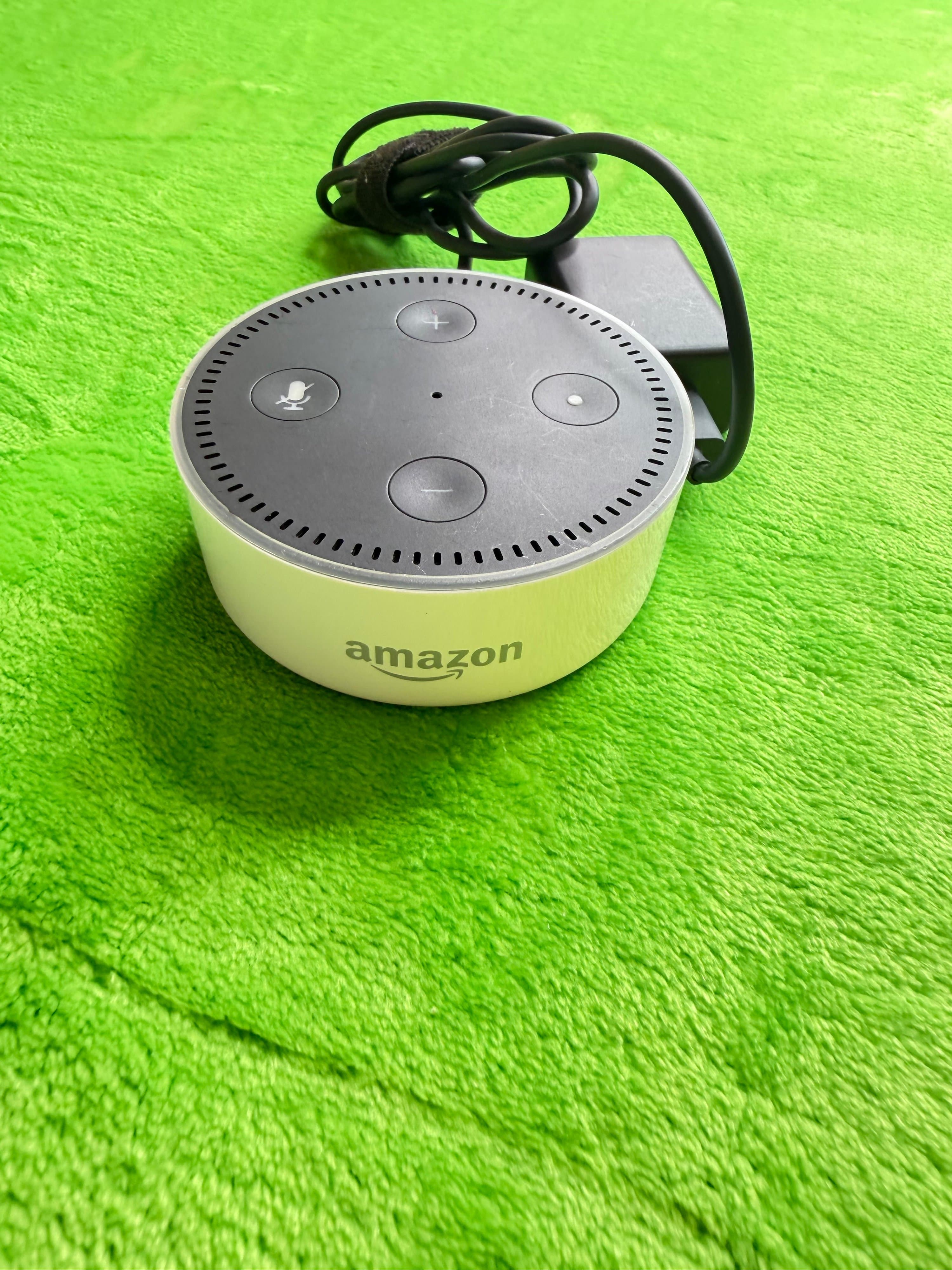 Amazon Echo Dot 2nd Gen Smart Speaker White RS03QR w/ Power Adapter