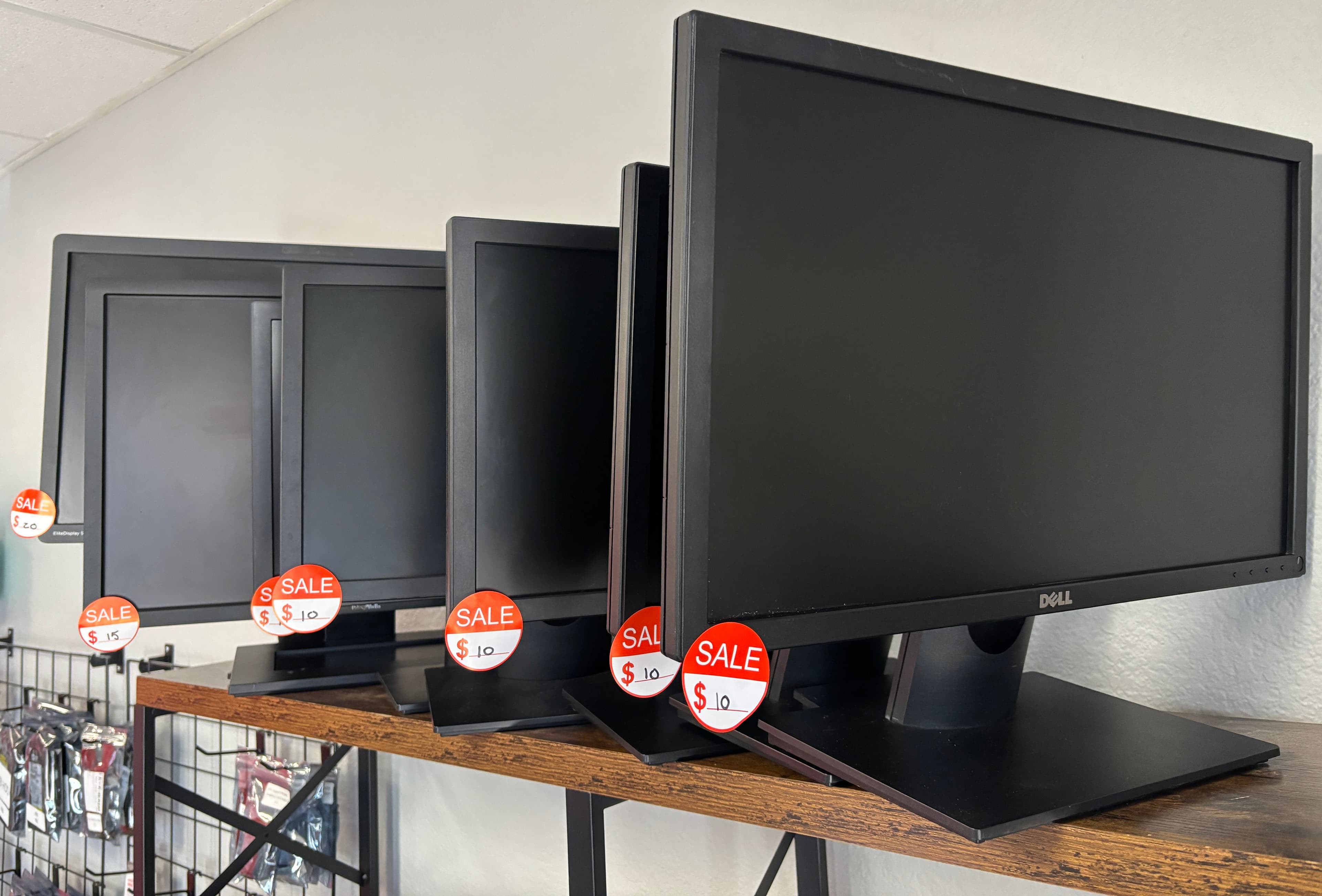 SUMMER SALE !!! Dell & HP Computer Monitors Assorted Sizes