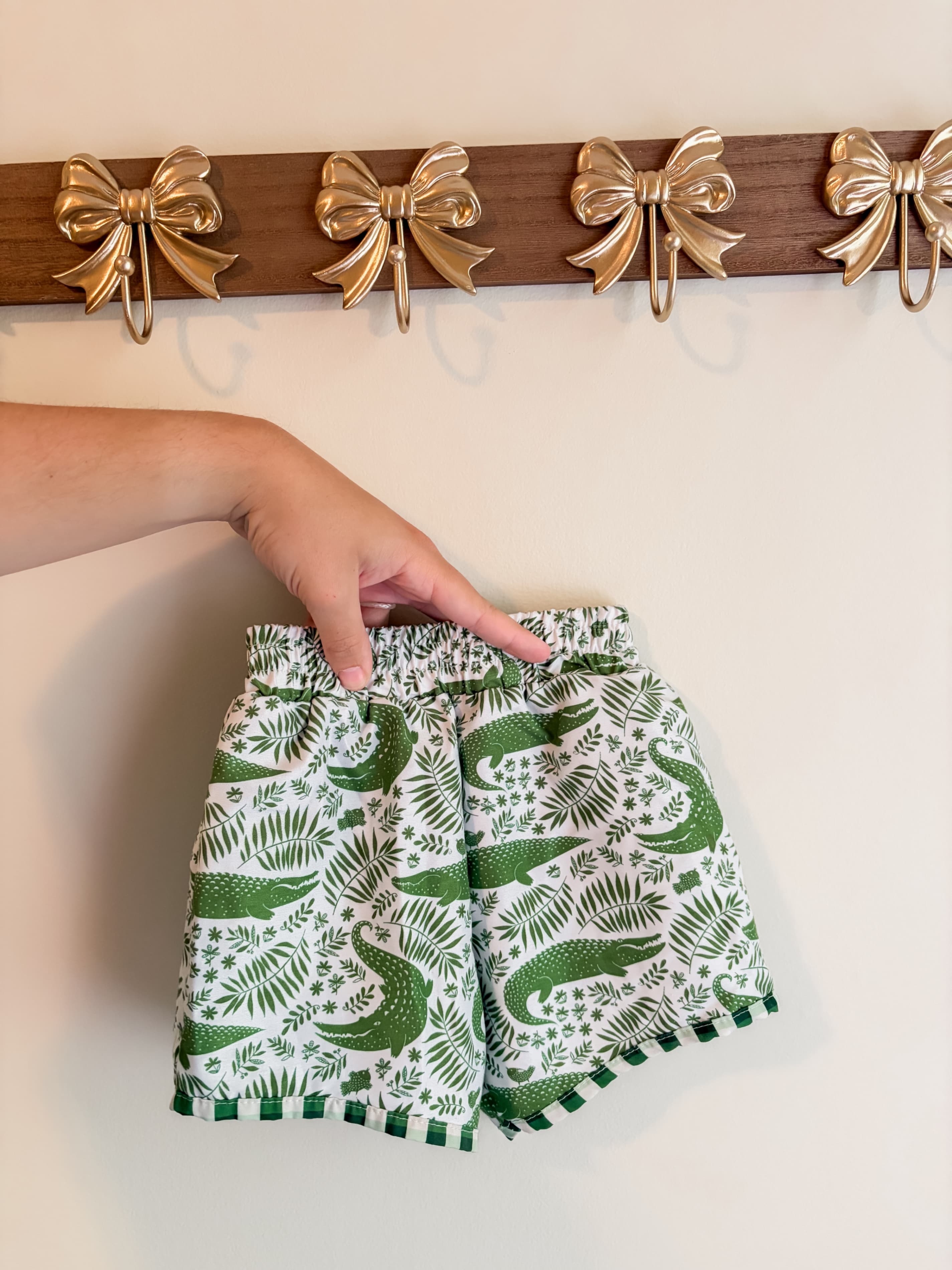 Sugar Bee Clothing Co. boys size 4T Green Alligator Print Shorts
