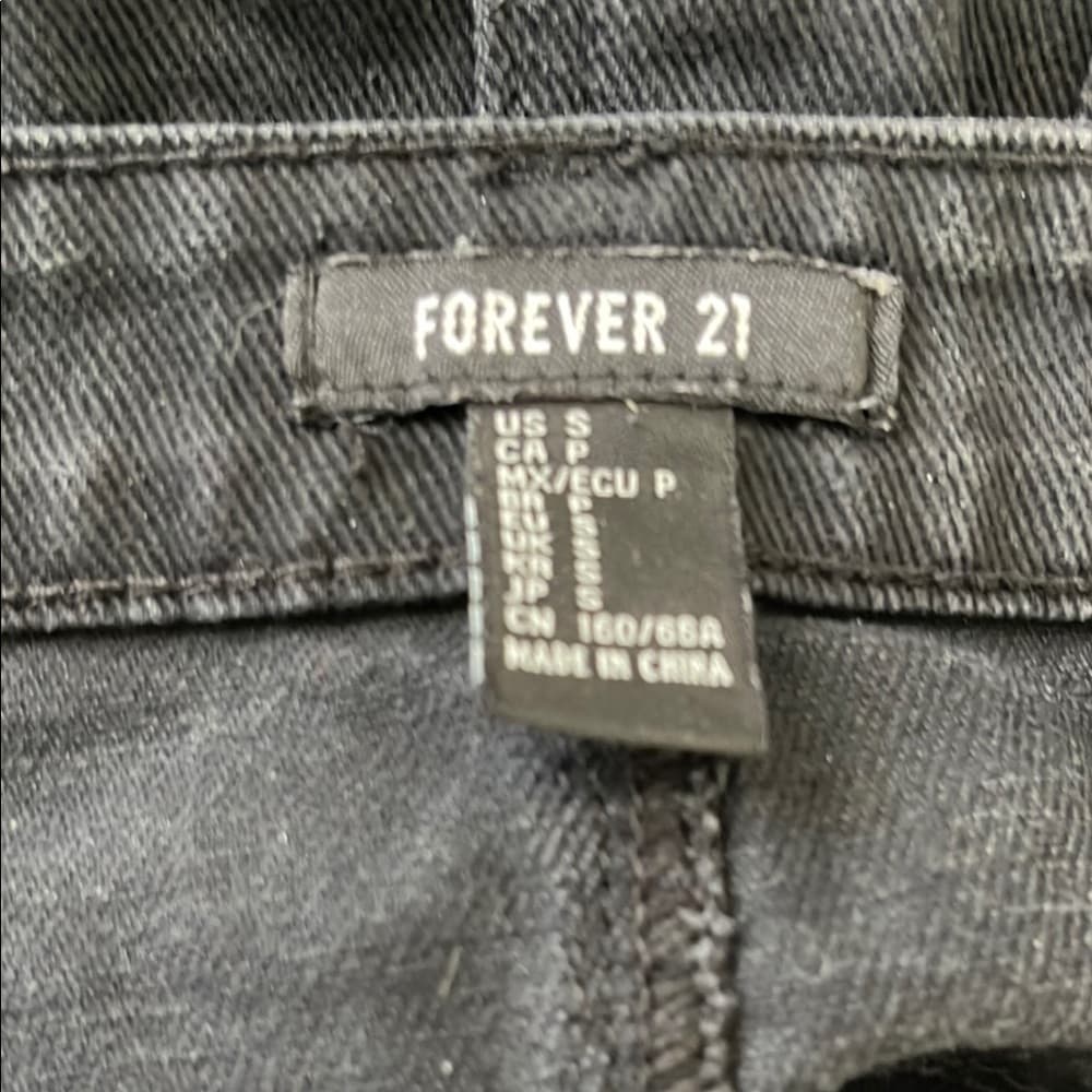 Forever 21 Classic Black Denim Skirt Size S