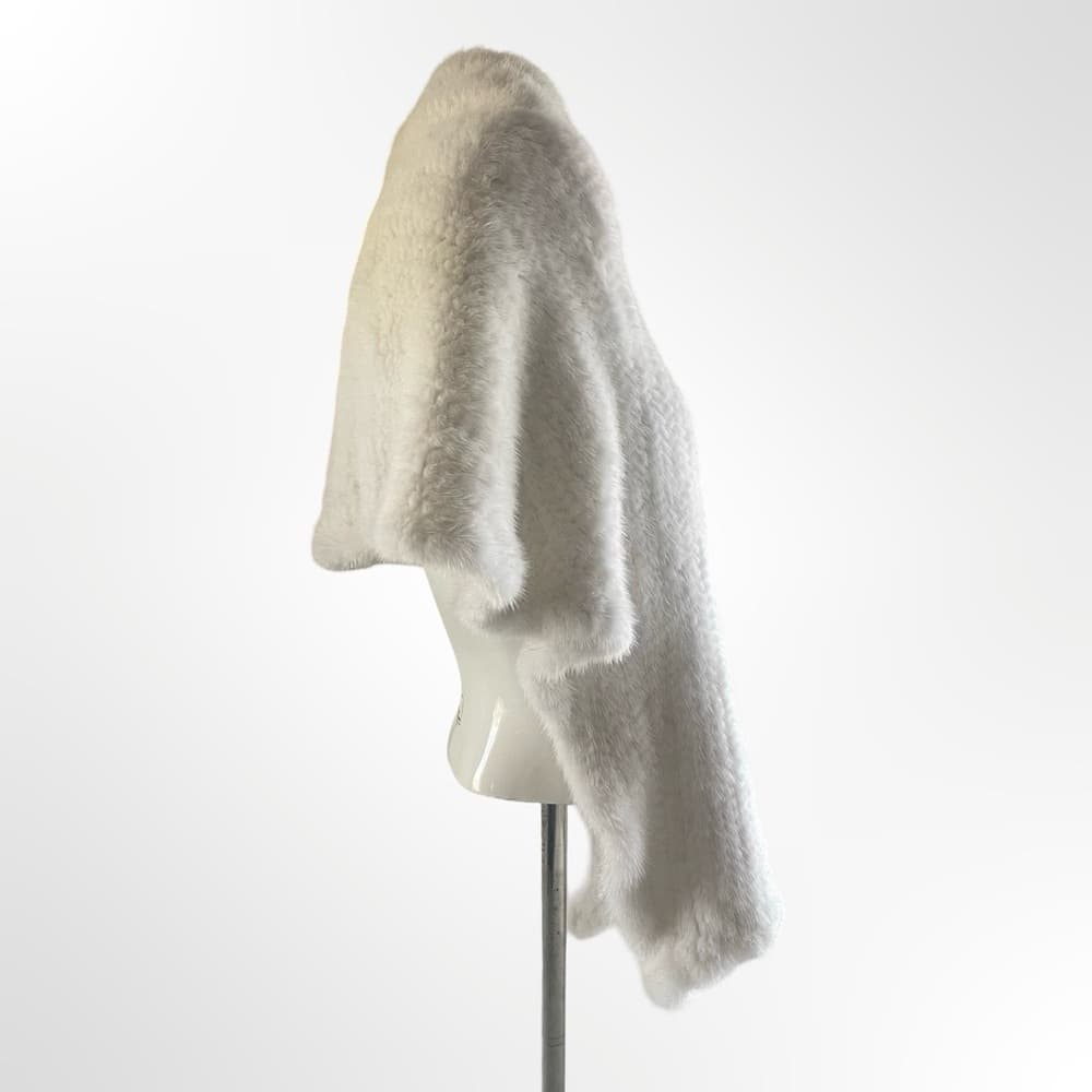 Elegant White Women's Shoulder Throw in size M