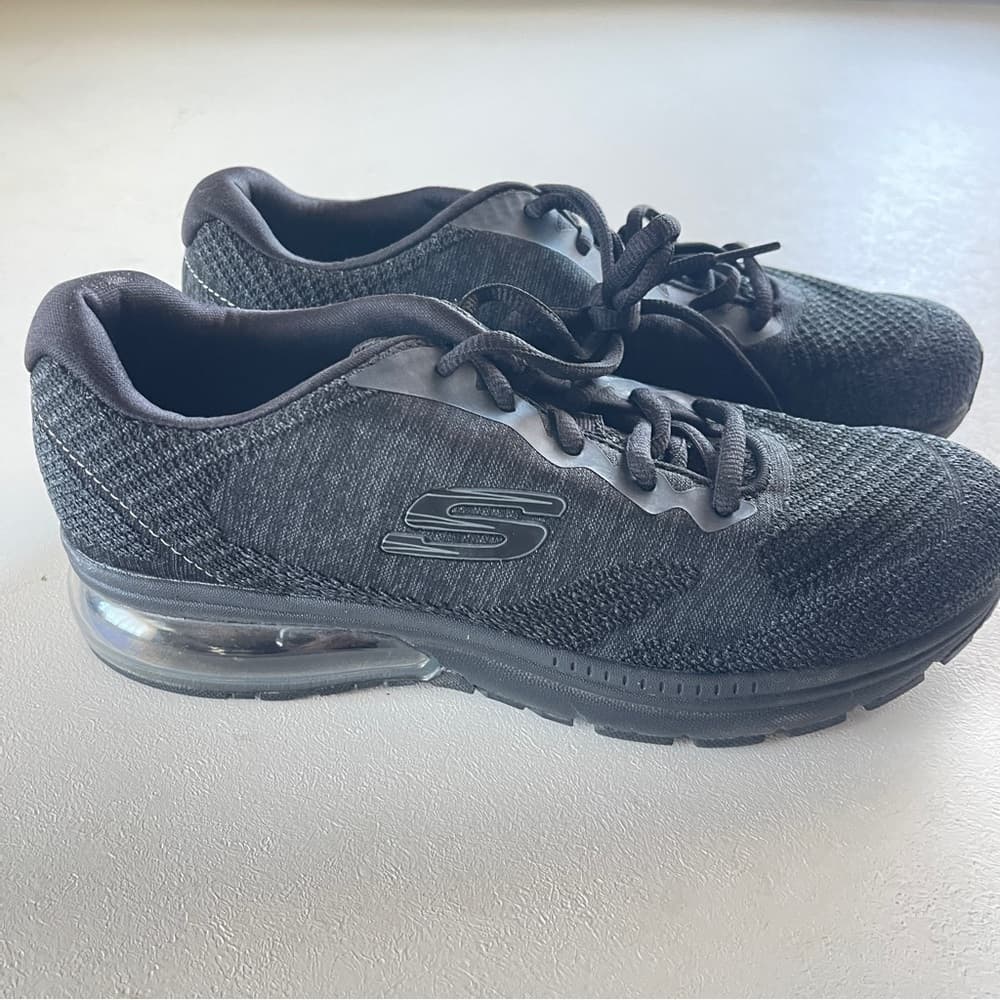 Skechers Men's Black Knit Sneakers in size 8