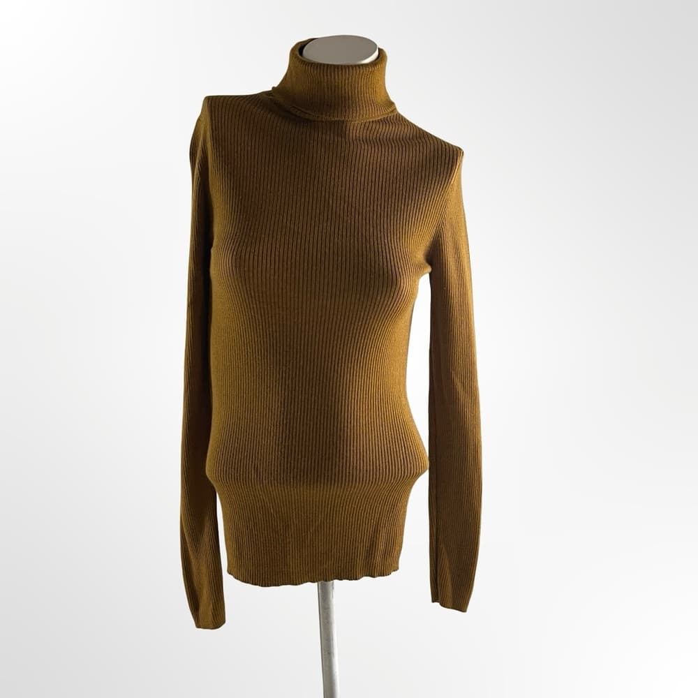 Women's Mustard Turtleneck Sweater in Small size