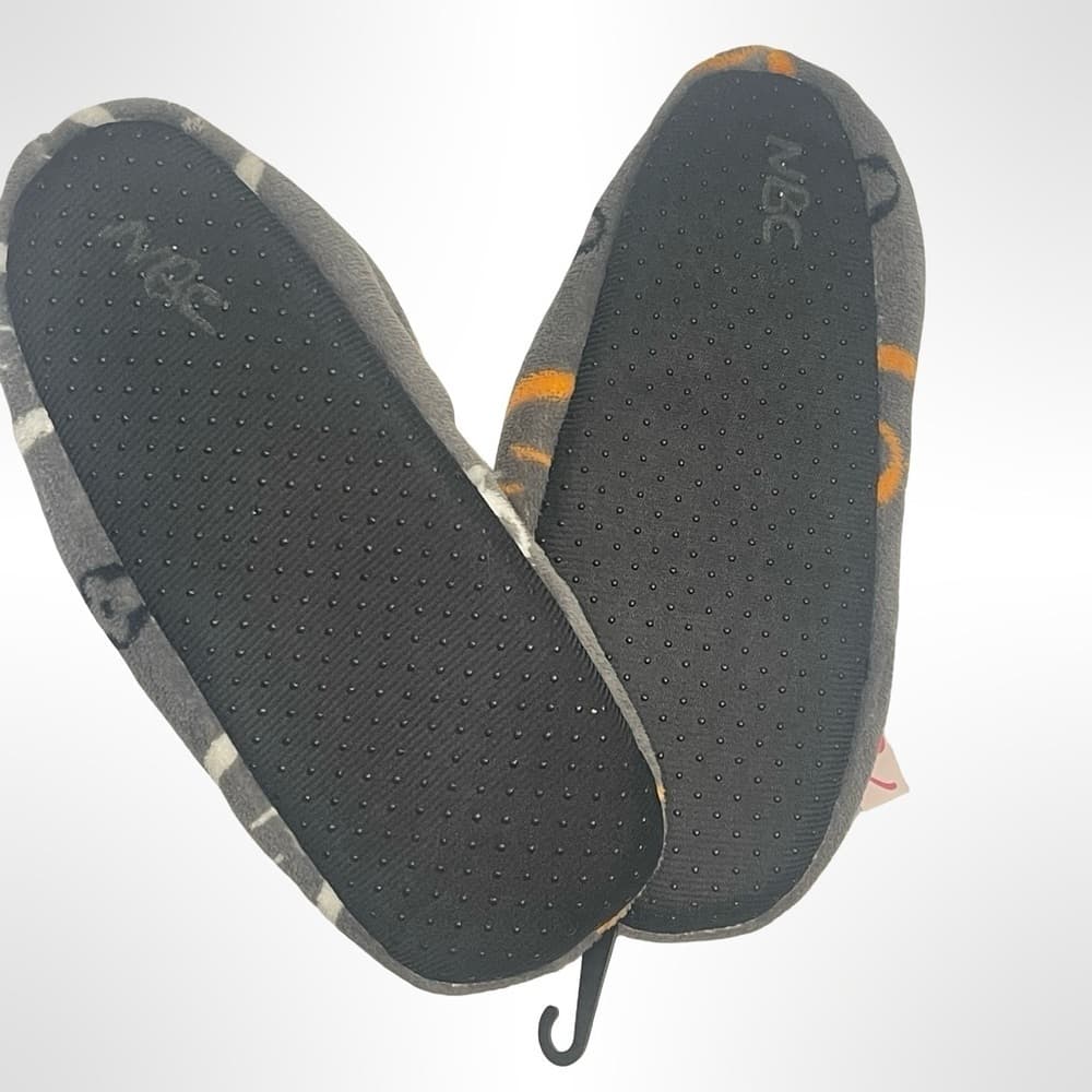 Cozy Gray Medium size Slippers Size 6 to 8