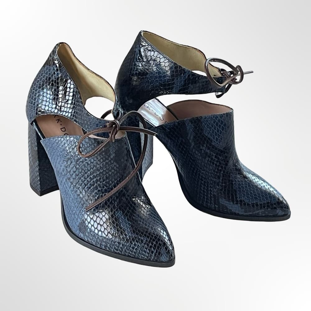KK DODDS Pointed Toe Cutout Heels in Navy Snake Print in 6.5