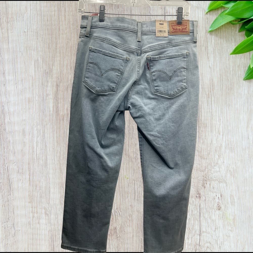 Levi's Capri size 28 Women's Denim Jeans NWT