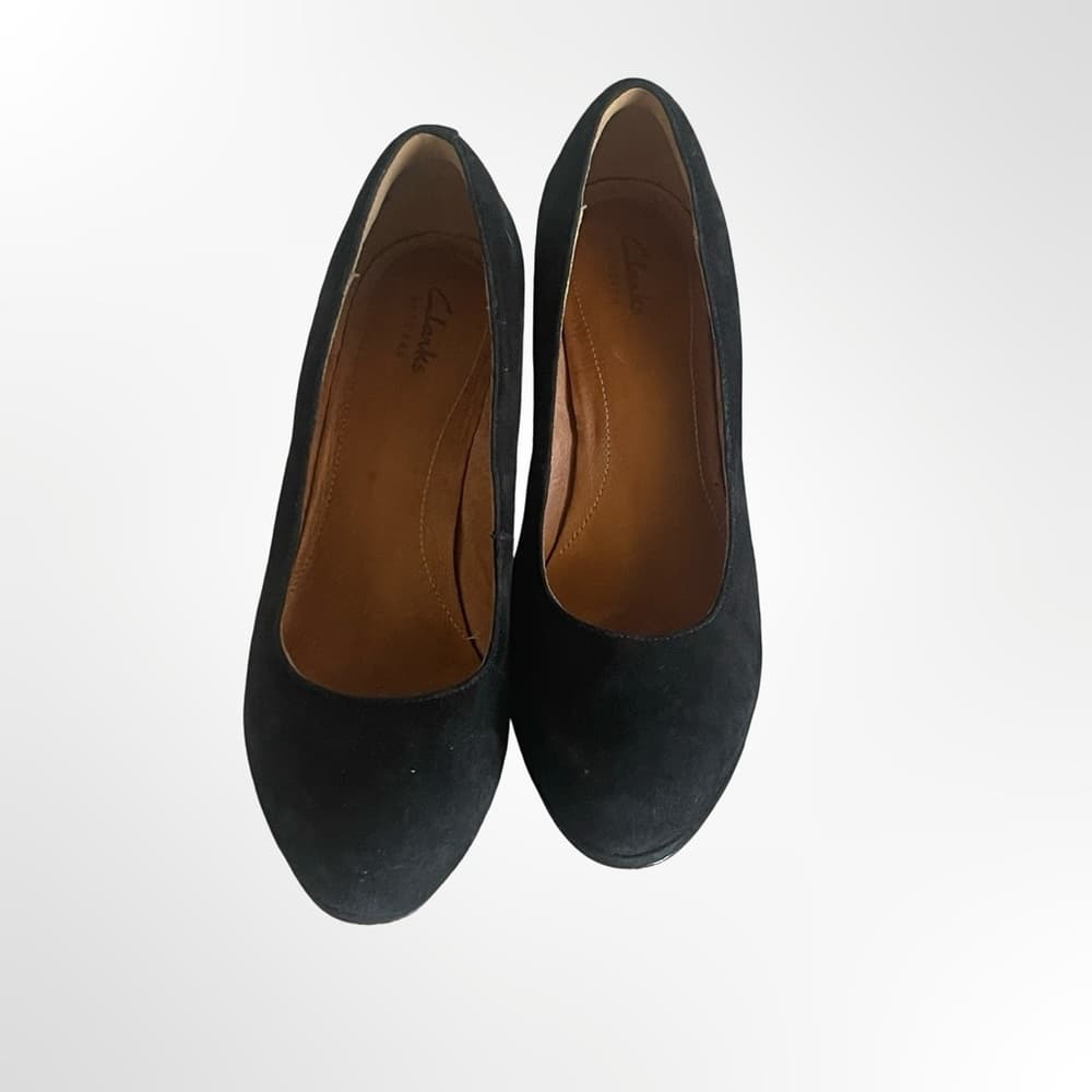 Clark's Artisan Women's Black Suede Mid-Heel Pumps in size 7.5