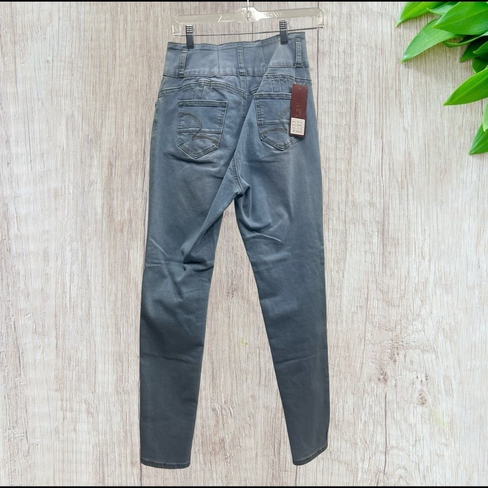 T&Y size 11/12 High-Waisted Jeans for Women NWT