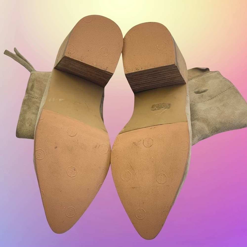 Steve Madden Stylish Tan Ankle Boots with some defect size 7