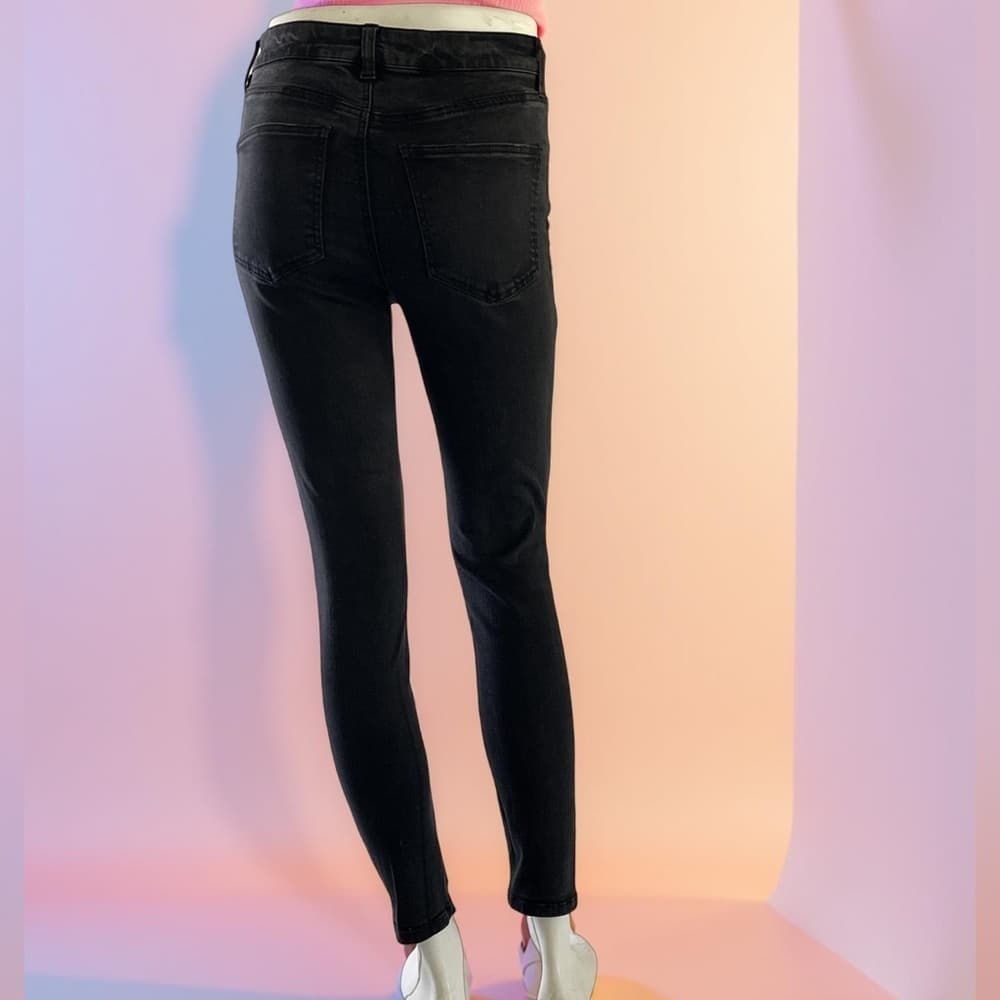 Refuge size 2 Women's Black Distressed Skinny Jeans