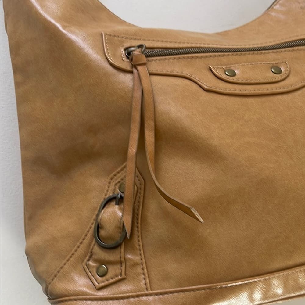 Unbrnded Tan Medium sized Leather Shoulder Bag