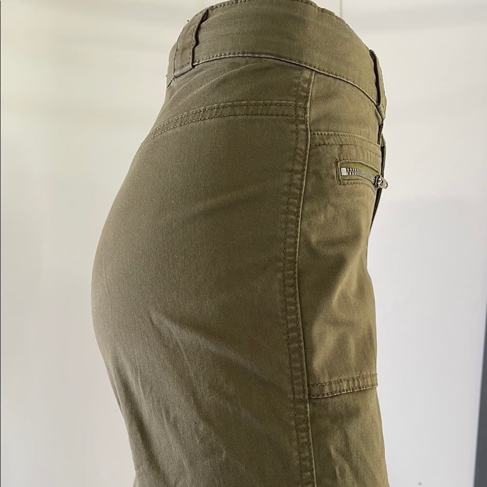 Cotton On - Olive Green Women's Cargo Pants size 2