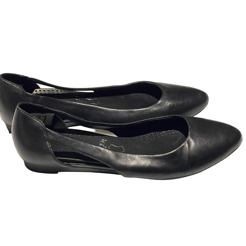 Tacoo Black Leather Pointed Ballet Flats in size 7.5 NWOT