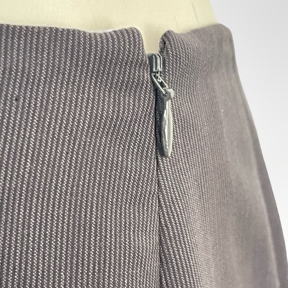 Elegant Gray Women's Skirt with 34 size waist