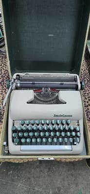 Smith-Corona Sterling Portable Manual Typewriter w/ Carrying Case