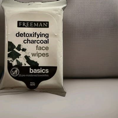 Freeman Detoxifying Charcoal Face Wipes 25 Pre Moistened Towelettes Sealed NEW!!